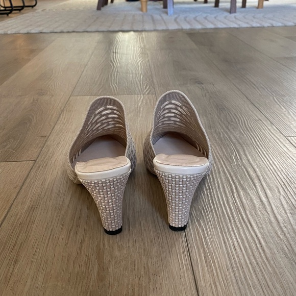 7.5 Beige cloth stretchy closed toe mule heels - Picture 4 of 5
